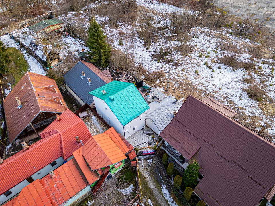 Casă individuală, vedere către Bucegi, la 300 m de Centru, Gară sau Cantacuzino