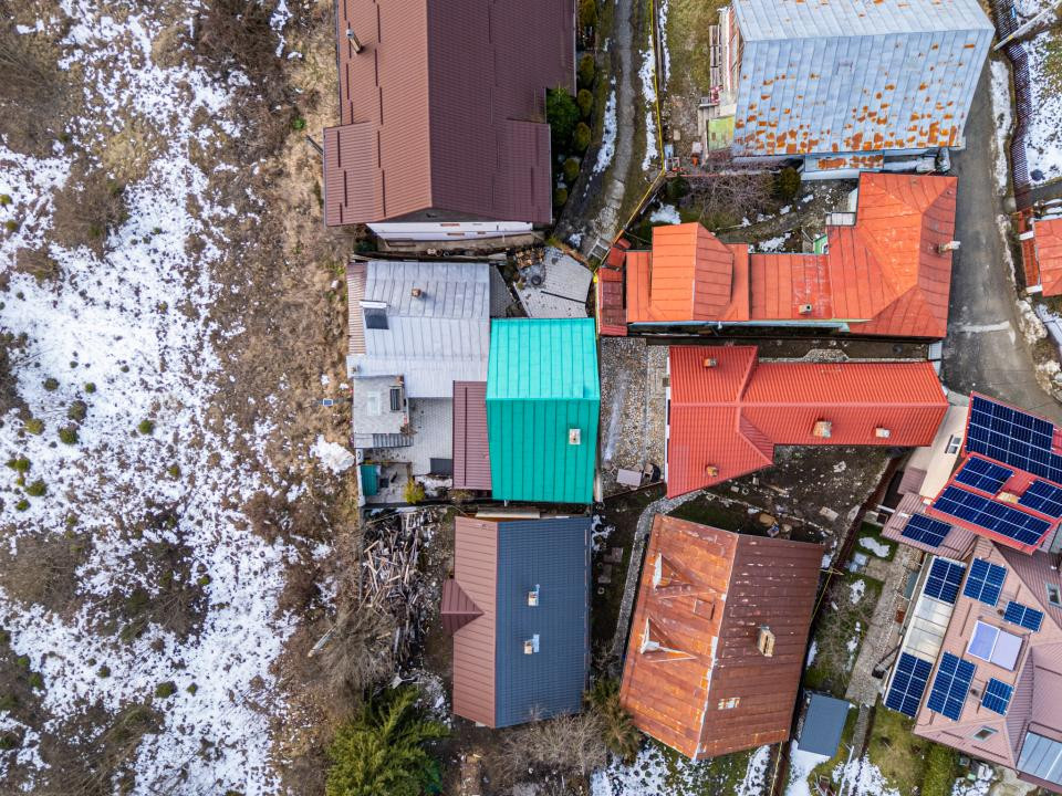 Casă individuală, vedere către Bucegi, la 300 m de Centru, Gară sau Cantacuzino