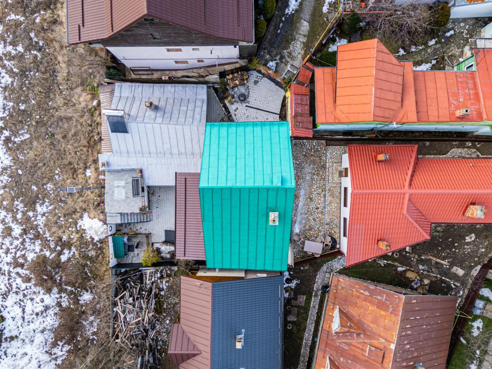 Casă individuală, vedere către Bucegi, la 300 m de Centru, Gară sau Cantacuzino