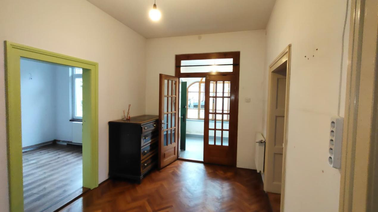 Casă de vanzare  cu 4 camere și pivniță, str. Teilor – Sibiu