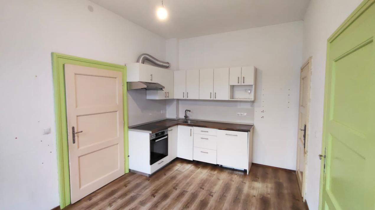 Casă de vanzare  cu 4 camere și pivniță, str. Teilor – Sibiu