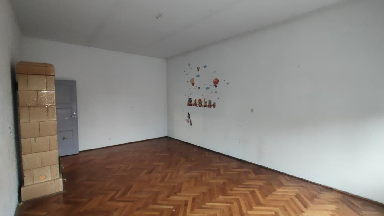 Casă de vanzare  cu 4 camere și pivniță, str. Teilor – Sibiu