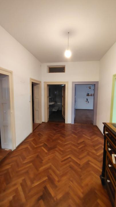 Casă de vanzare  cu 4 camere și pivniță, str. Teilor – Sibiu