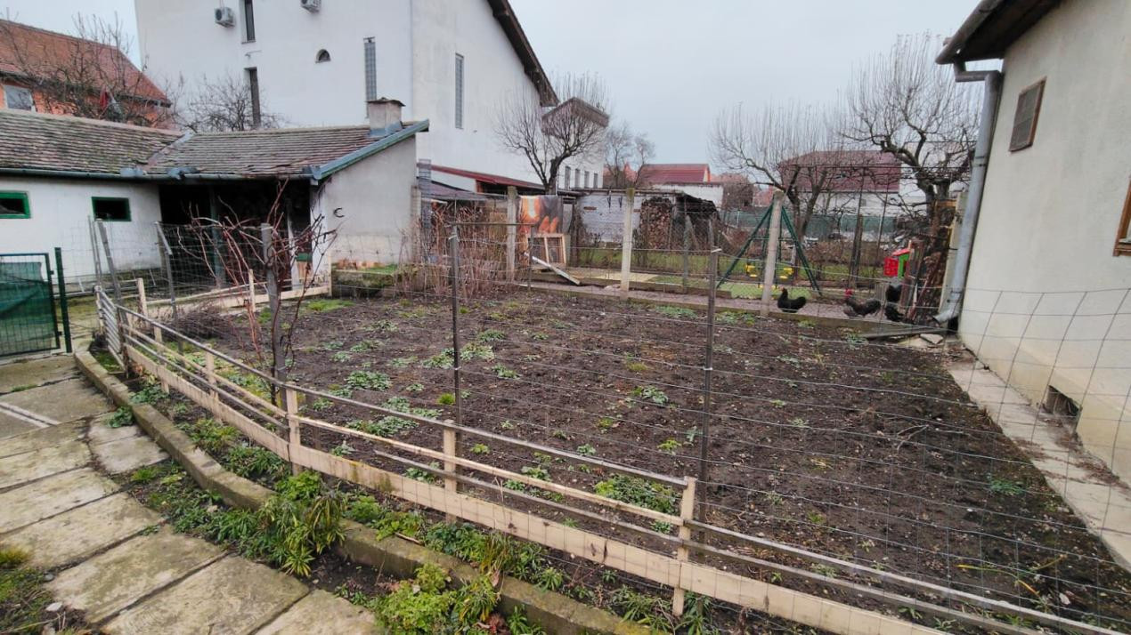 Casă de vanzare  cu 4 camere și pivniță, str. Teilor – Sibiu