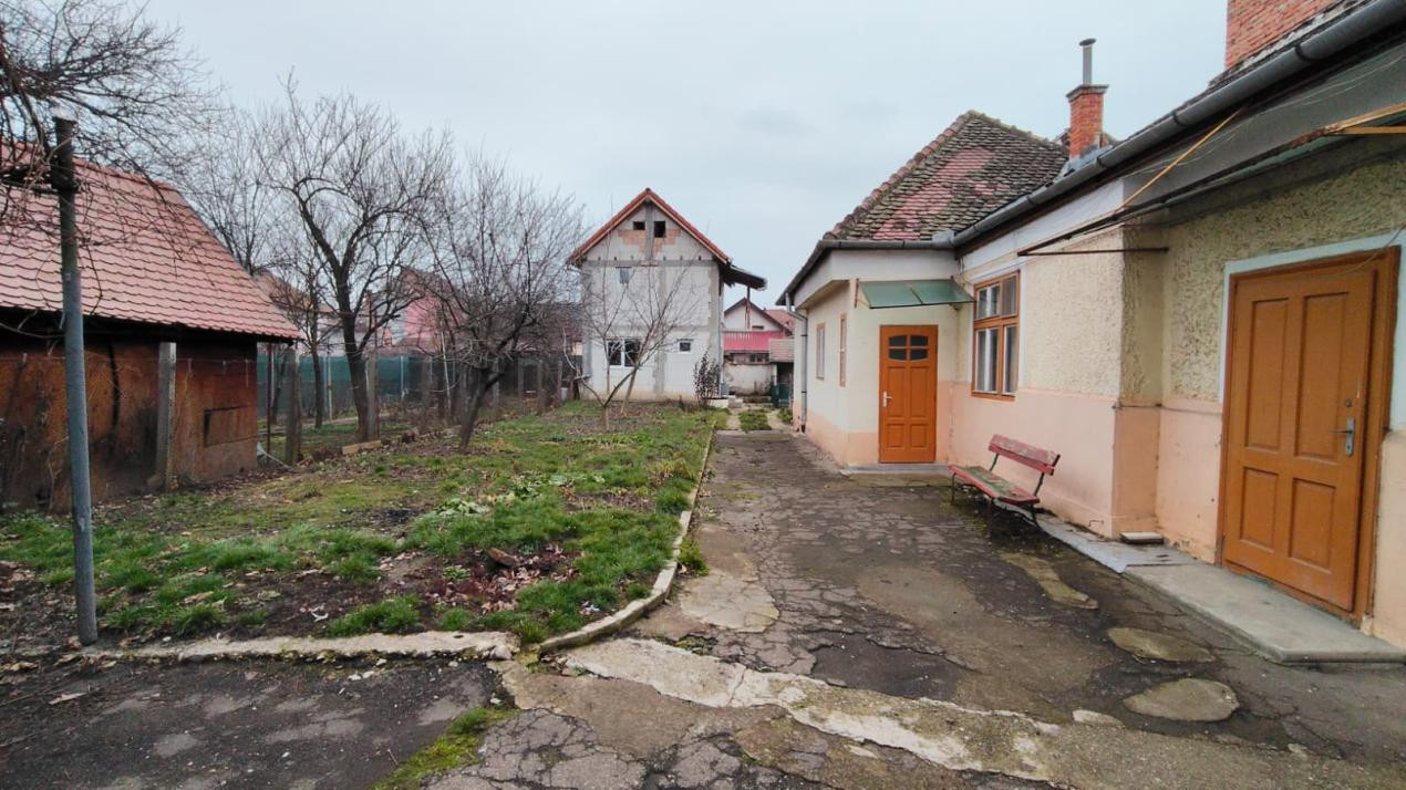 Casă de vanzare  cu 4 camere și pivniță, str. Teilor – Sibiu