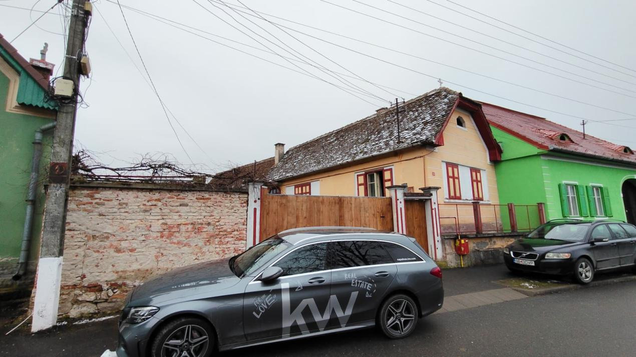 Casa saseasca de  vanzare in Cristian 