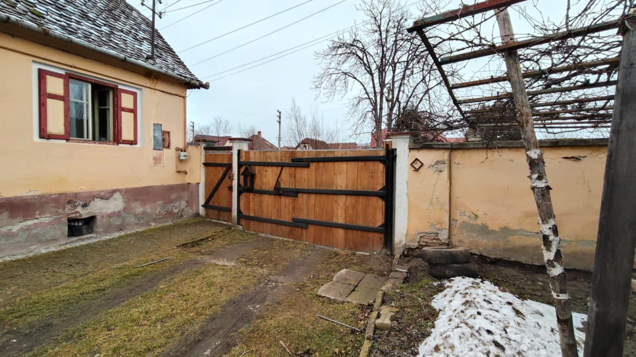 Casa saseasca de  vanzare in Cristian 