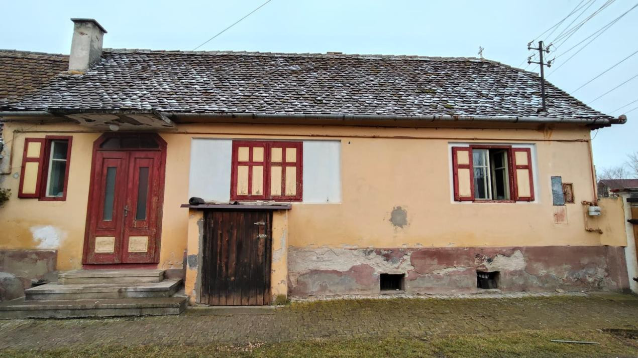 Casa saseasca de  vanzare in Cristian 