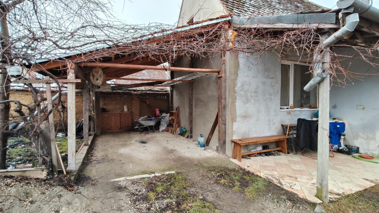 Casa saseasca de  vanzare in Cristian 