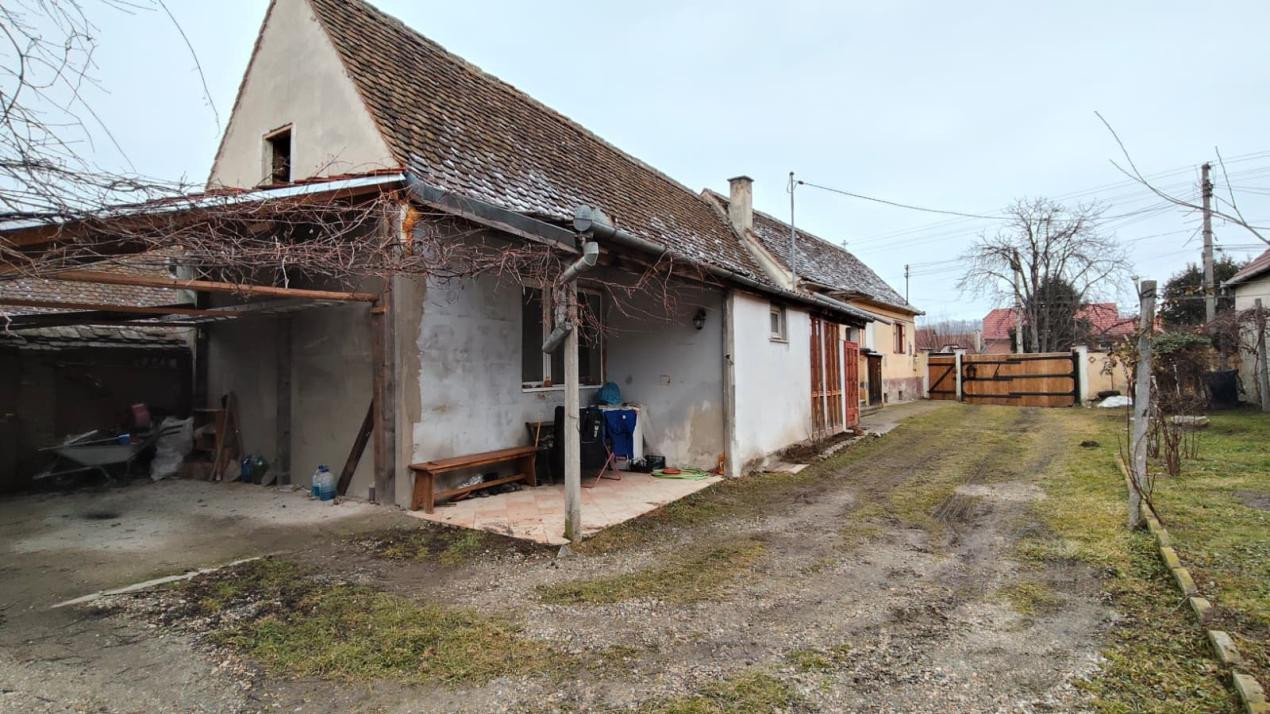 Casa saseasca de  vanzare in Cristian 