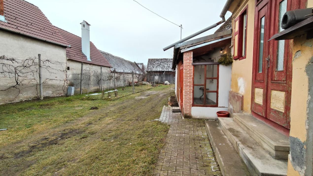 Casa saseasca de  vanzare in Cristian 