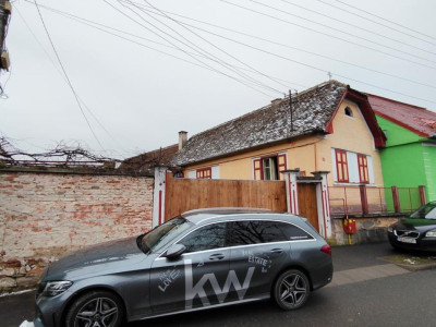Casa saseasca de  vanzare in Cristian 