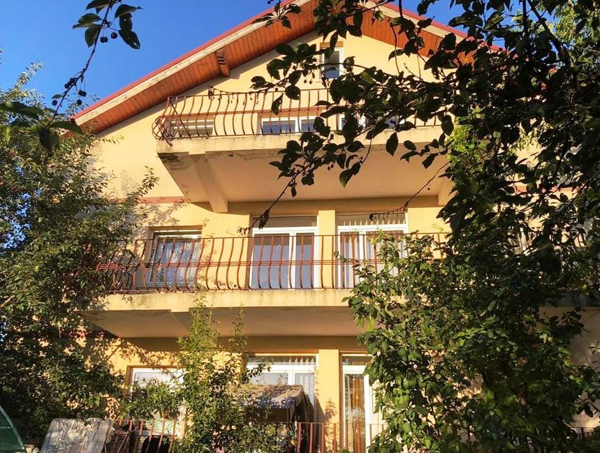 Casă de vânzare în Brașov, zona Tractorul, S utilă - 544 mp, S teren - 700 mp.