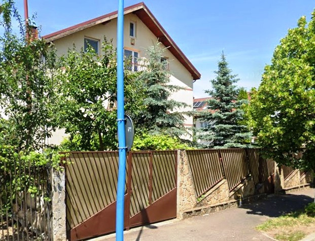 Casă de vânzare în Brașov, zona Tractorul, S utilă - 544 mp, S teren - 700 mp.