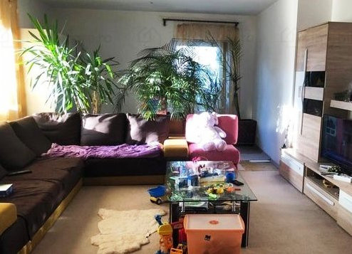 Casă de vânzare în Brașov, zona Tractorul, S utilă - 544 mp, S teren - 700 mp.