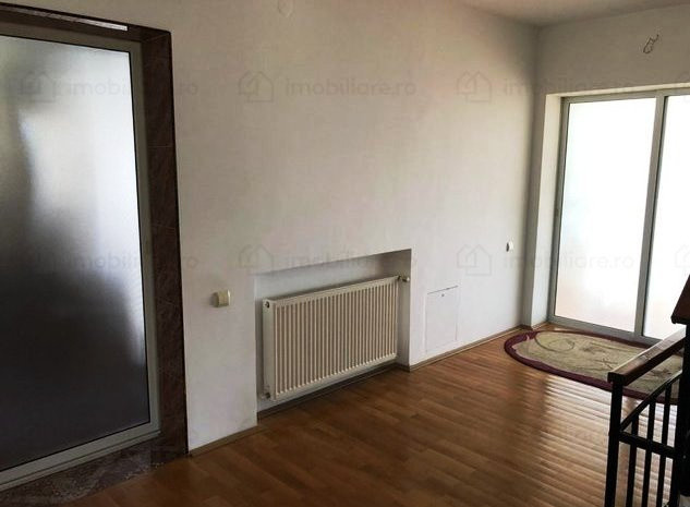 Casă de vânzare în Brașov, zona Tractorul, S utilă - 544 mp, S teren - 700 mp.