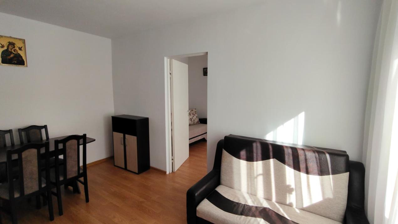 APARTAMENT DE INCHIRIAT 2 CAMERE STR SEMAFORULUI