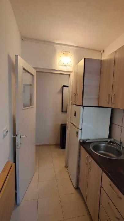 APARTAMENT DE INCHIRIAT 2 CAMERE STR SEMAFORULUI