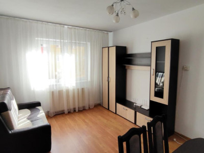 APARTAMENT DE INCHIRIAT 2 CAMERE STR SEMAFORULUI