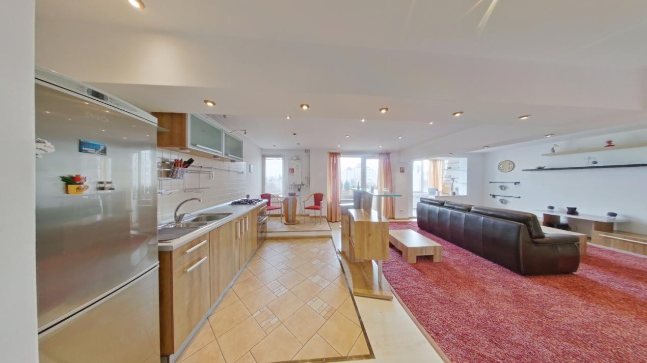 Apartament 2 camere, suprafata generoasa - Centrul Civic