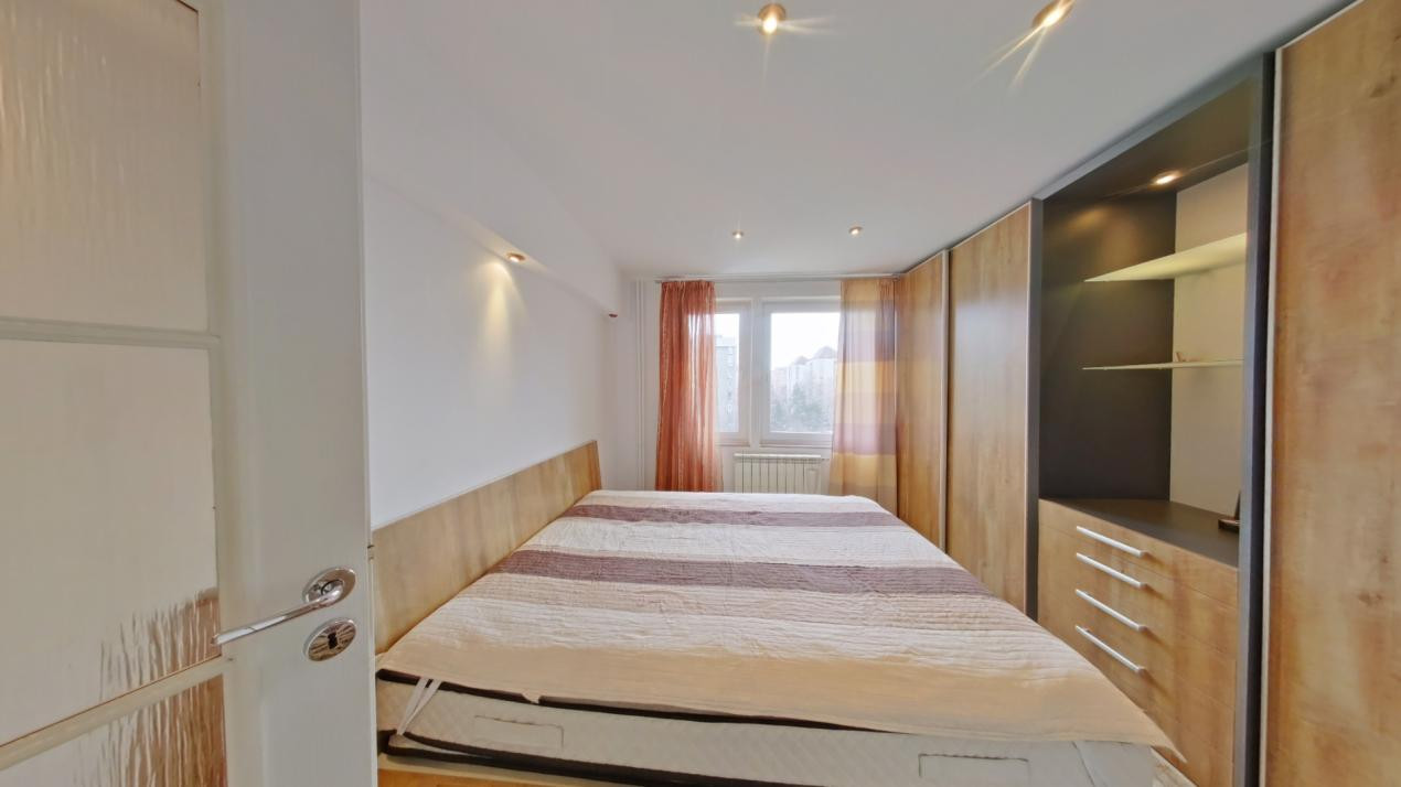 Apartament 2 camere, suprafata generoasa - Centrul Civic