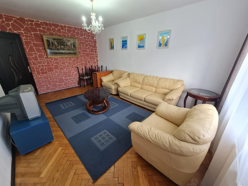 Apartament cu 2 camere decomandate in zona Bisericii Frumoasa