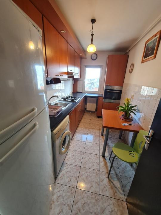 Apartament cu 2 camere decomandate in zona Bisericii Frumoasa