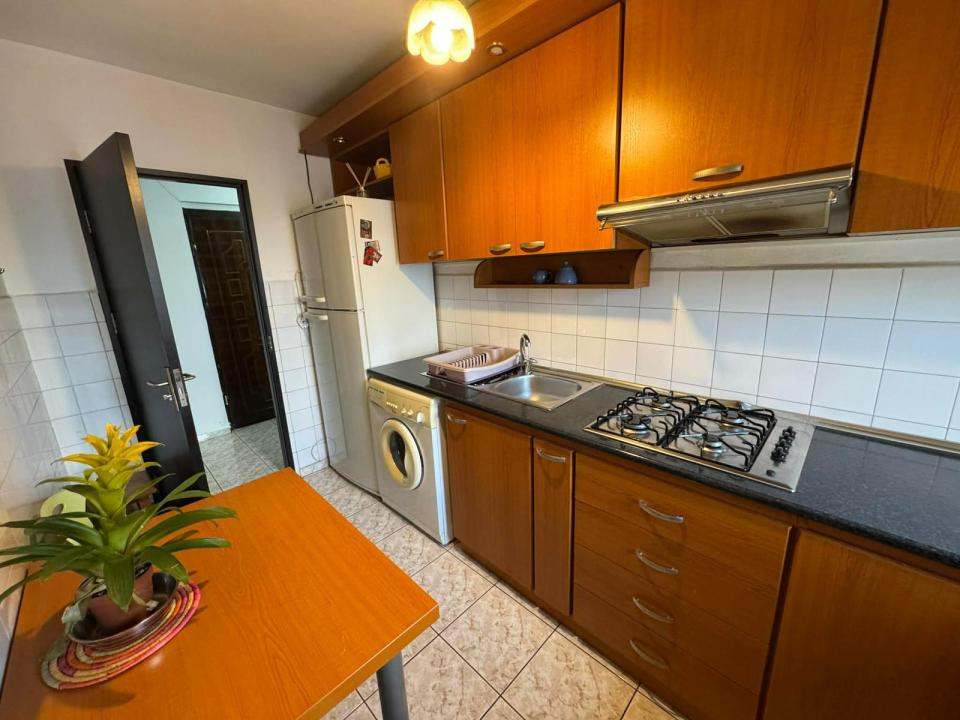 Apartament cu 2 camere decomandate in zona Bisericii Frumoasa