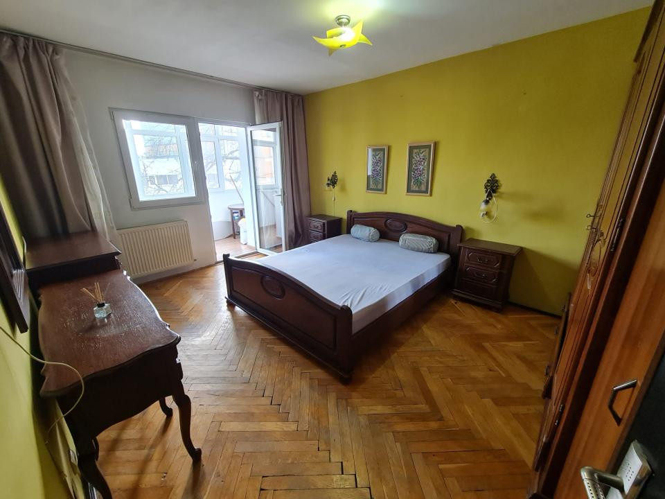 Apartament cu 2 camere decomandate in zona Bisericii Frumoasa!