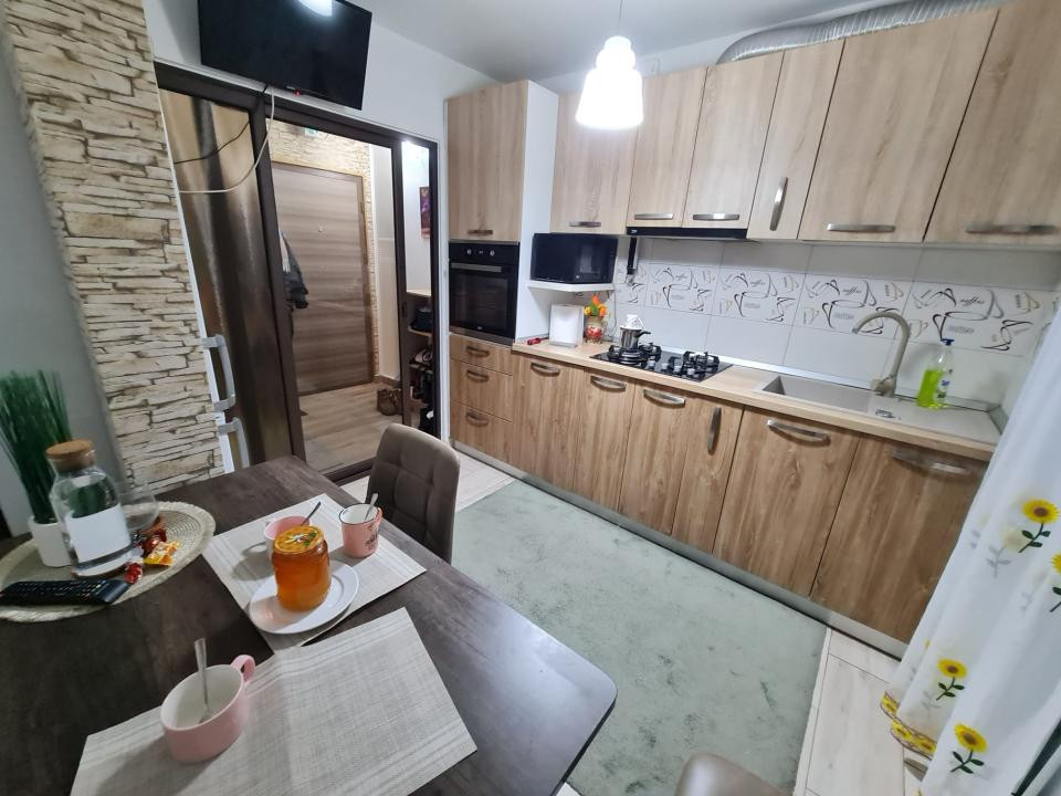 Apartament ultrafinisat cu balcon, la parter, in Pod de Piatra, fara risc!