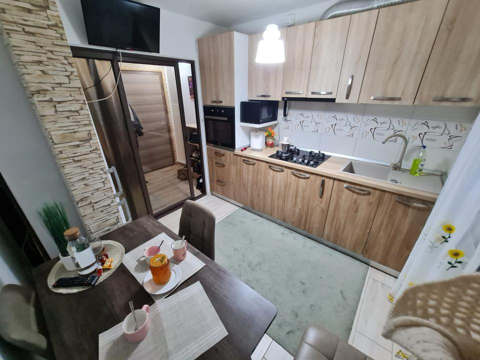 Apartament ultrafinisat cu balcon, la parter, in Pod de Piatra, fara risc!