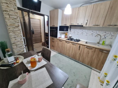Apartament ultrafinisat cu balcon, la parter, in Pod de Piatra, fara risc!