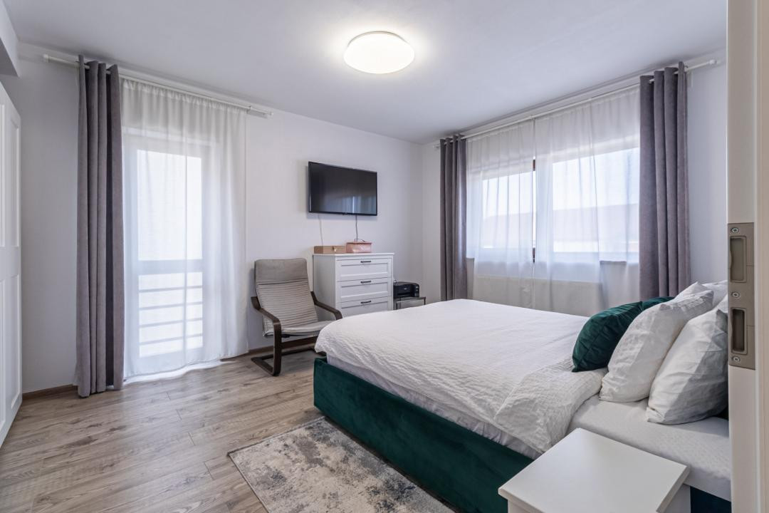 Apartament 3 camere + loc de parcare