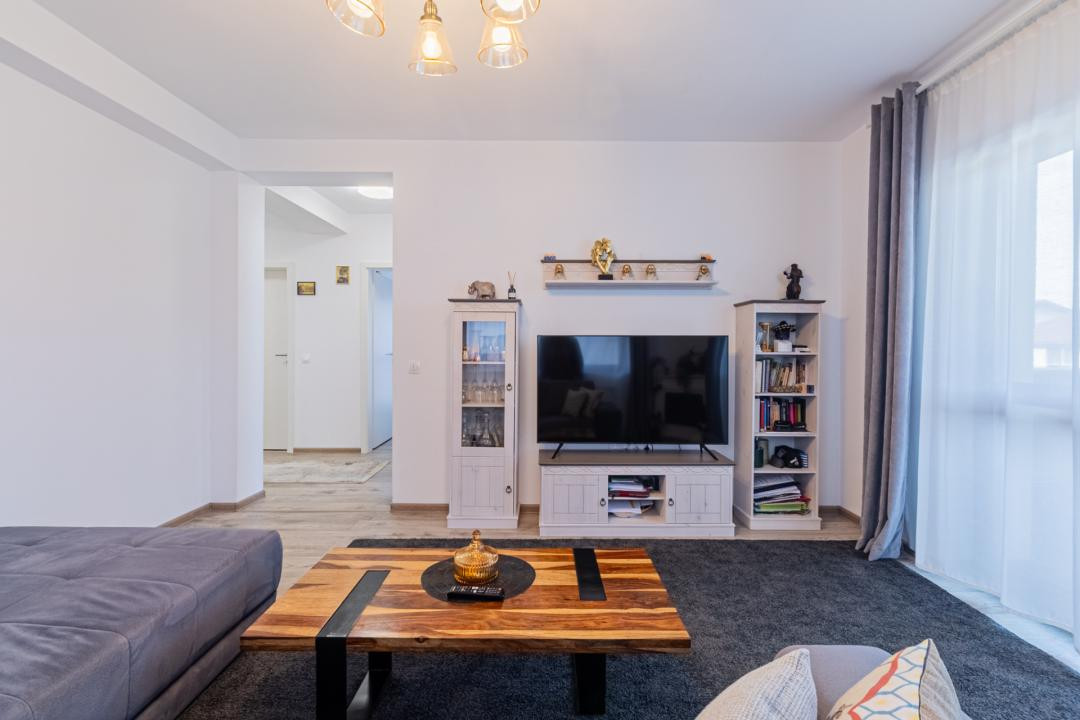 Apartament 3 camere + loc de parcare