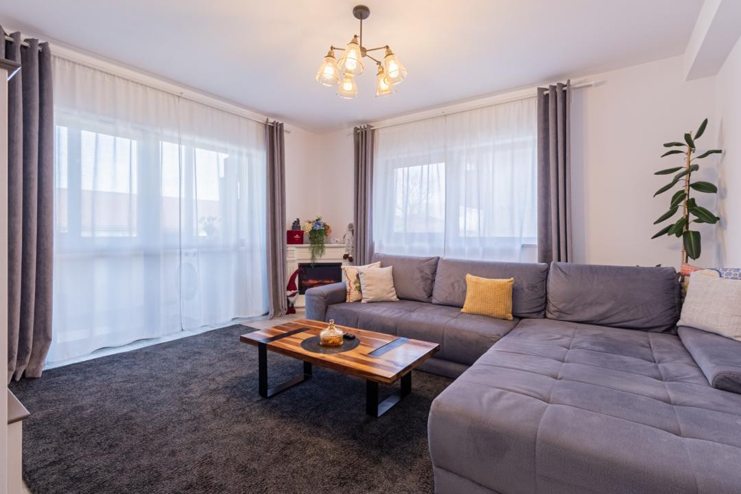 Apartament 3 camere + loc de parcare