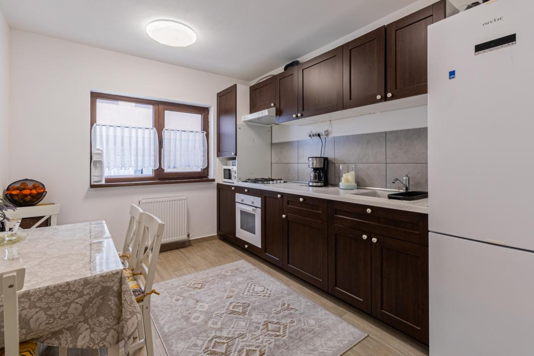 Apartament 3 camere + loc de parcare