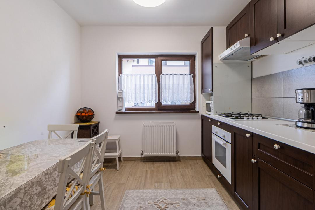 Apartament 3 camere + loc de parcare