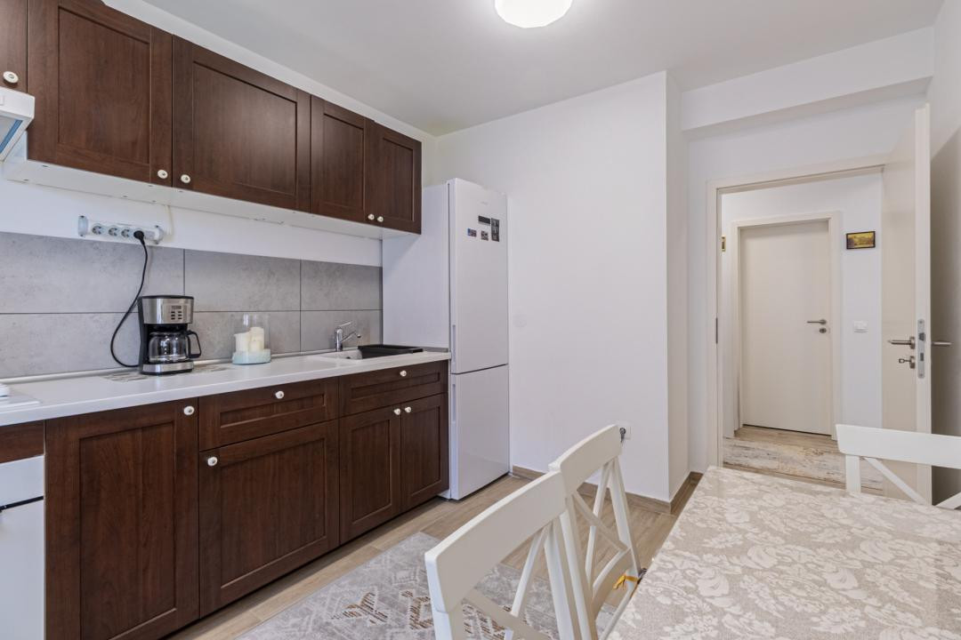 Apartament 3 camere + loc de parcare