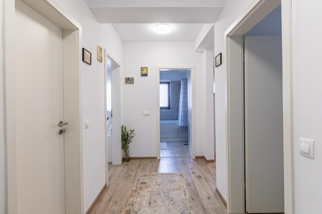 Apartament 3 camere + loc de parcare