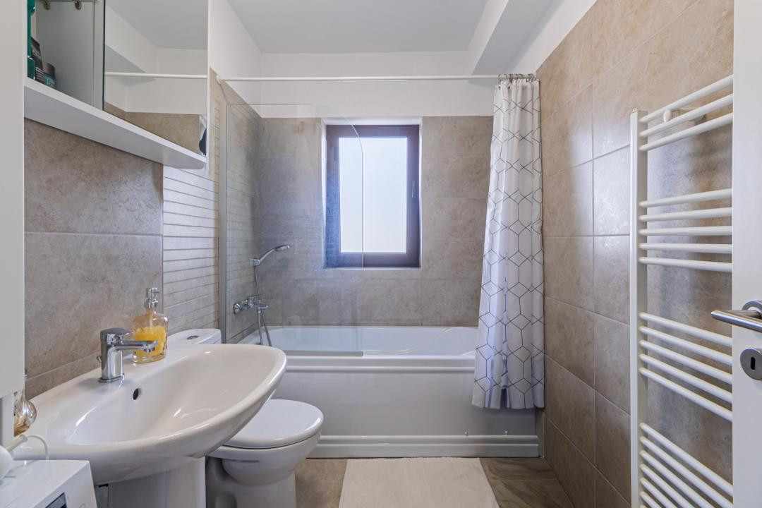 Apartament 3 camere + loc de parcare