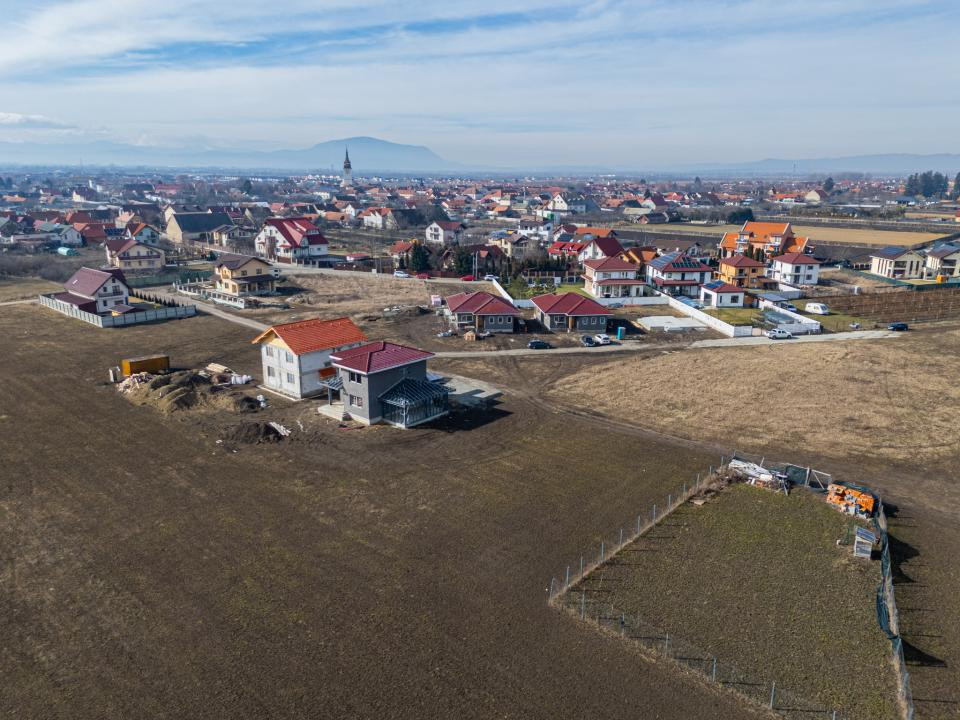 Teren intravilan 585mp Sânpetru, panoramă Lempes si padure, Comision 0%