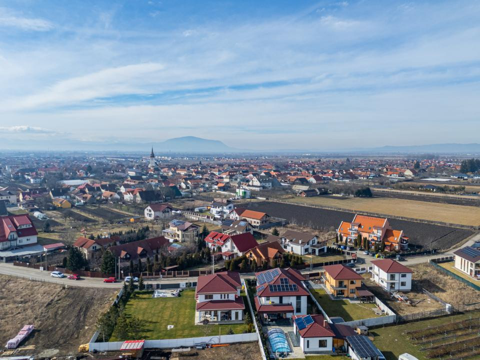 Teren intravilan 585mp Sânpetru, panoramă Lempes si padure, Comision 0%