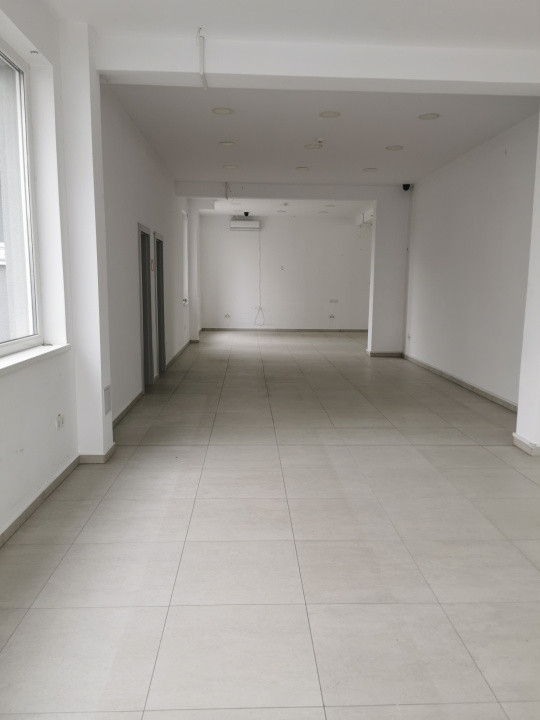 Spatiu comercial finisat 174mp vitrina la Dna Stanca ideal showroom clinica