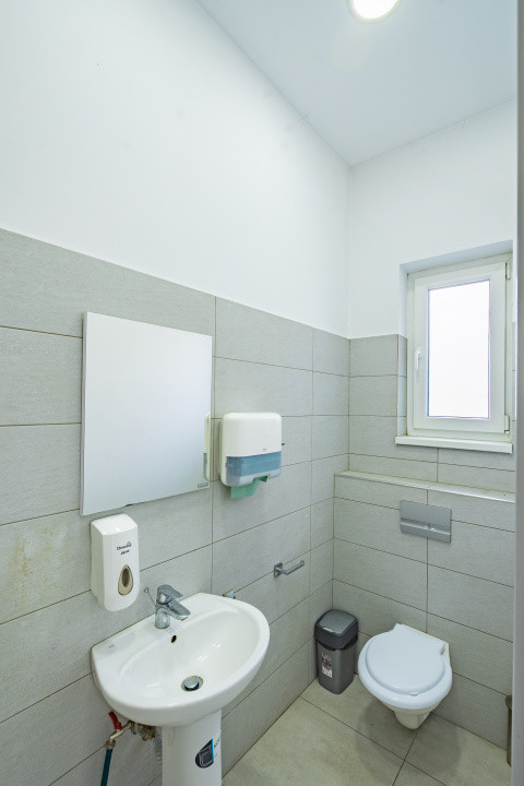 Spatiu comercial finisat 174mp vitrina Dna Stanca ideal showroom clinica