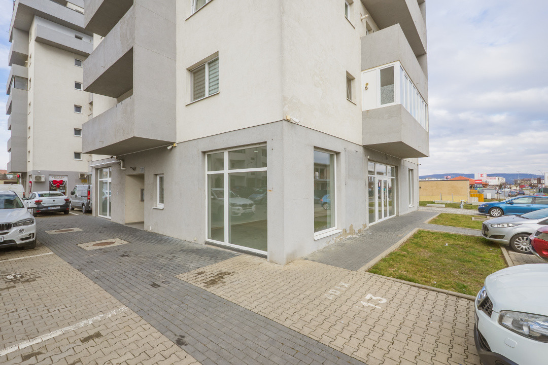 Spatiu comercial finisat 174mp vitrina Dna Stanca ideal showroom clinica