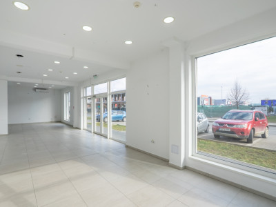 Spatiu comercial finisat 174mp vitrina la Dna Stanca ideal showroom clinica