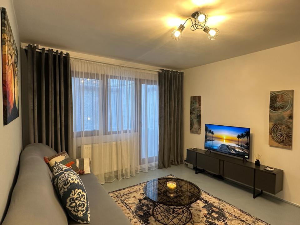 Apartament cu  2 camere semidecomandat in Podu Ros,etaj 1 !