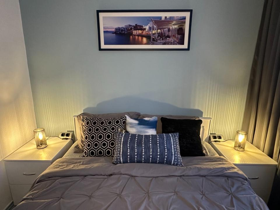 Apartament cu  2 camere semidecomandat in Podu Ros,etaj 1 !