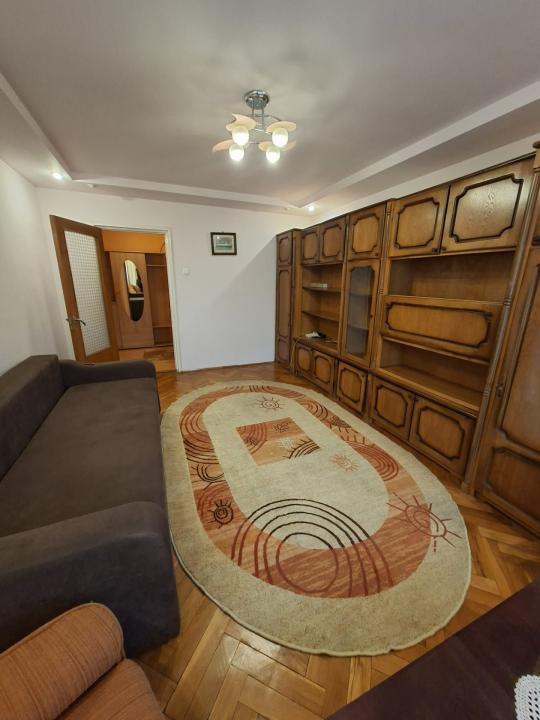 APARTAMENT DE INCHIRIAT 2 CAMERE STR MIHAI VITEAZUL