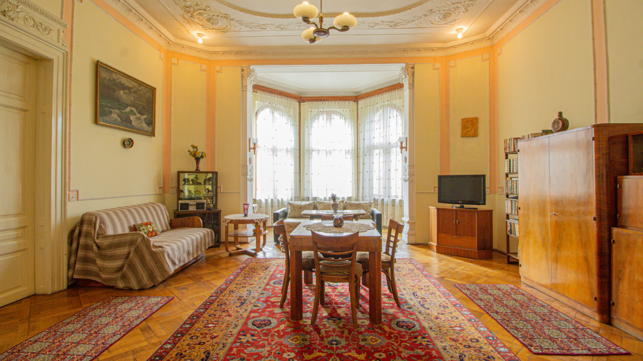 Proprietate deosebita, farmec si noblete - Strada Lunga 84